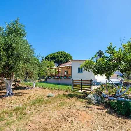 Rikia Seaside House بيت للعطل